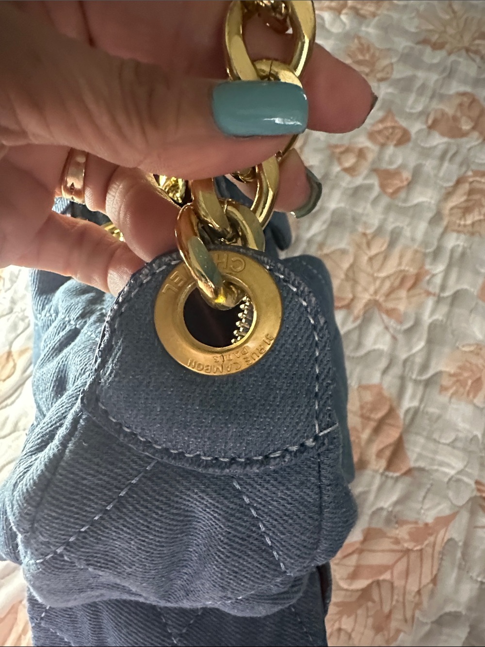 Quilted Blue Shoulder Bag with Gold Chain not authentic - Picture 9 of 10